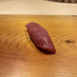 すが弥 - マグロ赤身。甘くてうまい！