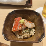 すが弥 - キンメと酢飯の混ぜご飯。かき混ぜて食べます。どんぶりで欲しいほどうまい！！