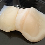 廻鮮寿司 塩釜港 - このホタテの大きさがハンパないです( ﾟДﾟ)ｳﾏｰ