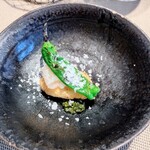 La Brianza - 白えびと白身魚のコロッケ白えびししとうサルサヴェルデソース。白えびの甘みが生かされていて美味しい。トッピングの生白えびも合わせて嬉しい美味しさ