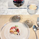 La Brianza - 近江牛カメノコ自家製ブレザオラりんごのコンフィチュールアーティチョークフリットマジアクリチーズ。アーティチョークチップスの香ばしさと歯ざわりがいい感じのアクセント