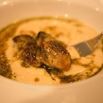 ビストロ キフキフ - カリフラワーのヴルーテ 牡蠣のブルゴーニュ風ソテー添え
