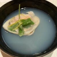 馳走紺屋 - 椀物
                    国産はまぐり潮椀
                    やけに濁ってましたが旨味たっぷりで美味しい