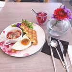 花カフェ ブルーミーズ - お食事ワッフル