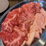 和牛放題の殿堂 宇田川町 肉屋横丁 - 