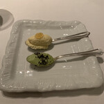 ル・マノアール・ダスティン - これも、ランチの定番のミニャルディーズ　ホワイトチョコレートのムース　アボガドのムース、　エスプレッソに合うんですよねー。