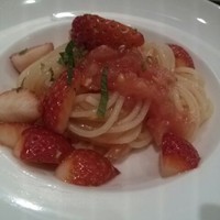 オッジ ダルマット 西麻布店 - イチゴのパスタ