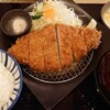 Katsu Tetsu Sohon Ten - とんかつ通のあなたに!!と銘打たれた『平田牧場 三元豚ロースかつ定食250g』(税込み2400円)。