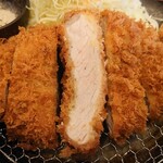 かつ哲 - とんかつ通のあなたに!!と銘打たれた『平田牧場 三元豚ロースかつ定食250g』(税込み2400円)。