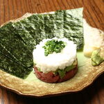 Avocado and tuna with seaweed