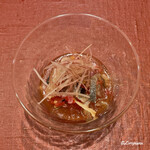 御料理 寺沢 - 天然とら河豚の身皮とフルーツトマトと新玉葱のマリネ風 酢の物