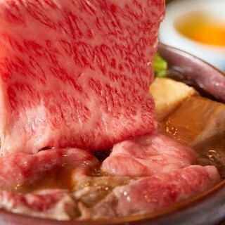 Sukiyaki Kaiseki with carefully selected Kuroge Wagyu beef from all over Japan 13,200 yen