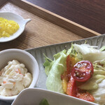 けんji珈琲 - 香の物とサラダ