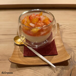 御料理 寺沢 - 八朔と苺のジュレで覆われたマスカルポーネのブラマンジェ