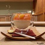 御料理 寺沢 - 八朔と苺のジュレで覆われたマスカルポーネのブラマンジェ