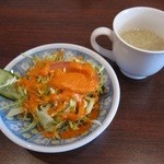 ナマステ・エベレスト - ランチのサラダとスープ