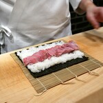 東麻布 天本 - 贅沢な蛇腹の大とろ太巻