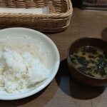 ビーフ インパクト 狸小路店 - ライスとお味噌汁