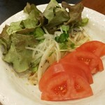 Okonomiyaki Hakoko Yanen - セットのトマトサラダ