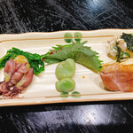 そば処 つる岡 - これも通常では無い突き出し。鴨葱とかホタルイカとかクリームチーズのいぶりがっこ和えとか。