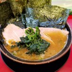 豚骨醤油ラーメン 王道家 柏店 - チャーシュメン3枚(850円)+のり(100円)