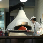 Motive Pizzeria E Caseificio - ２０２２年３月再訪：ピザ釜と御主人☆