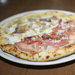 Motive Pizzeria E Caseificio - 料理写真:２０２２年３月再訪：フレッシュモッツァレラとパルマ生ハム＆スーマック☆