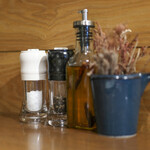 Motive Pizzeria E Caseificio - ２０２２年３月再訪：ソルト・ペッパー・オイル☆