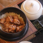 囲炉裏処 なべや - 長州鶏の釜めし