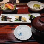 Hoho - サラダ、野菜寿司、お味噌汁、デザート(ピスタチオ)