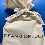 DEAN & DELUCA MARKET STORES - 箱を開けると、可愛い布袋が出てきました♡