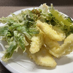 食彩厨房 甚兵衛 - ひらめと蕗の薹の天ぷら