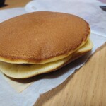 東洋堂 - あんばたどら焼　160円