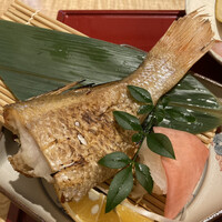 対馬のどぐろとイカ活き造り 博多 魚蔵 都ホテル店 - 