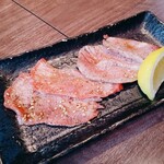 焼肉モランボン - 『薄切り上タン塩』　軽く焼いて食べるとやっぱり美味かった！