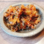 焼肉モランボン - 『半殺しキムチ』　けっこうな激辛具合。お子様にはキツイです。