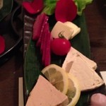 創旬 くつろぎ - 馬肉燻製とチーズ
