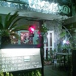 テラス席と外観