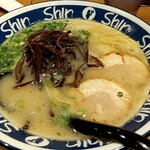 博多らーめん Shin-Shin - ラーメン。ランチ価格でちょっとお得に。