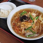 中華食堂 南東風 - ピリ辛うま煮ラーメン_小ライス付き(2022.03)