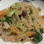 おいしい台所12カ月 - 春雨炒めは、豚肉、にら、にんじん、しめじなどが入った甘辛い醤油味