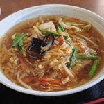 中華食堂 南東風 - ピリ辛うま煮ラーメン(2022.03)