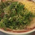 エース軒 - 料理写真:透き通ったスープは、ほのかなエビの香りと甘さが口の中に広がり、食欲をそそります。天然塩ラーメン￥６３０