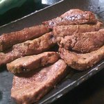 もつ焼 まるい - 牛のレバ焼き