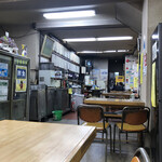 さか本そば店 - 厨房担当女将さんとフロア担当親父さんが昼メシ食べてます