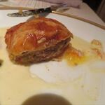 アピシウス - フォアグラと香味野菜のパイ包み焼き（断面）