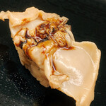 鮨おばな - 本蛤の煮物。ジューシーでふくよかな味わいでした