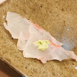 鮨おばな - 大原産のホウボウ。前日〆。身は適度な弾力があり、旨味も充満。振り酢橘と山葵でいただきました