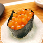 鮨おばな - イクラの醤油漬け。味噌漬けかと思いましたが、企業秘密の醤油漬けとのこと、糠床に漬けた後醤油かな？