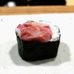 東麻布 天本 - 贅沢な蛇腹の大とろ太巻